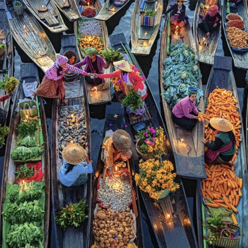 MUSE Photography Awards Gold Winner - Floating market by Aung Chan Thar