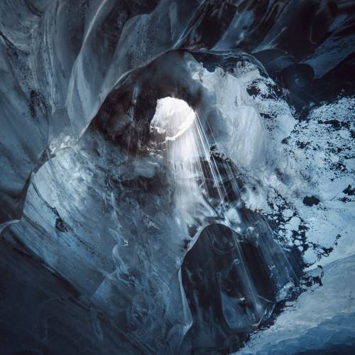 MUSE Photography Awards Gold Winner - Falling Beauty by René Algesheimer