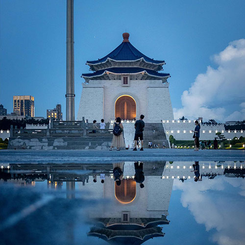MUSE Photography Awards Gold Winner - Reflection upon the Liberty by Jeffrey Chai