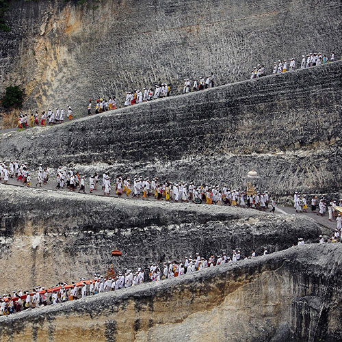 MUSE Photography Awards Gold Winner - Melasti Procession by Jason Hioe