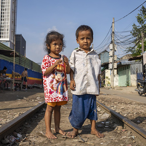 MUSE Photography Awards Gold Winner - Life on the Tracks by Ivan Ferrer