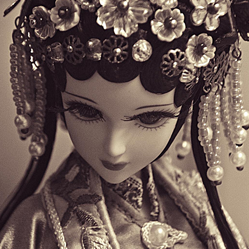 MUSE Photography Awards Silver Winner - Beautiful Chinese Doll by Chen Chu Tsai