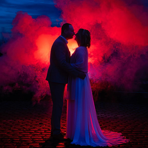 MUSE Photography Awards Silver Winner - Couple in red by William Linthout