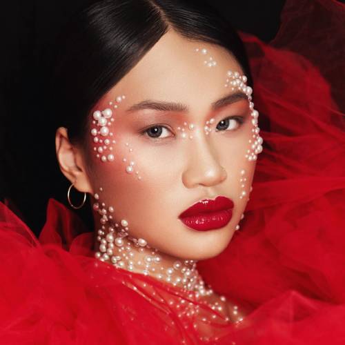 MUSE Photography Awards Gold Winner - Queen Of Pearls by Theresa Sujata Senti