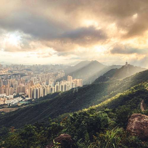 MUSE Photography Awards Gold Winner - Lighting Shine the City by Liu Hei Nam