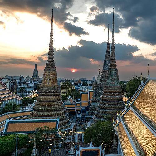 Regal Dusk: Bangkok’s Palace Bathed in Sunset
