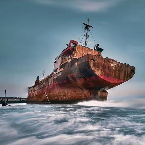 MUSE Photography Awards Platinum Winner - Photo Name: Stranded Ship by LIU PIN CHUN