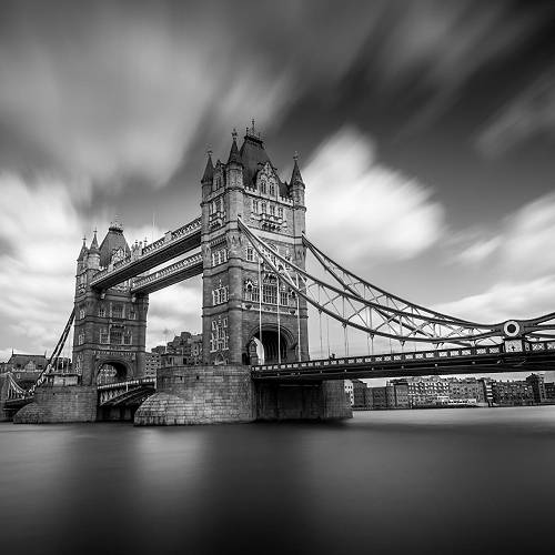 MUSE Photography Awards Gold Winner - Ephemeral Gleams on the Thames by Theo Di Pascual