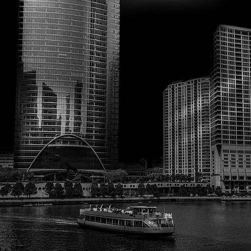 Award-winning photograph Chicago River Cruise by Karen Grillion, 2026 MUSE Photography Awards Platinum Winner