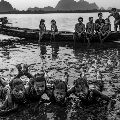 MUSE Photography Awards Gold Winner - Happy moment by Aung Chan Thar