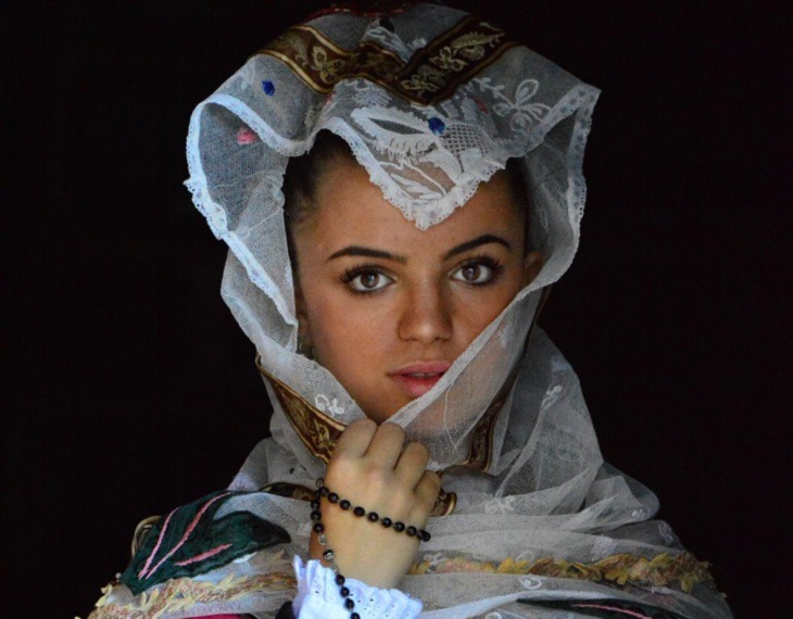 Rosa Gómez Shines with Captivating Fine Art and People Photography 